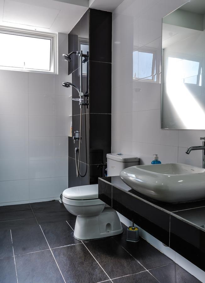 Southwest Island Suite By D Imperio Homestay バヤンレパス エクステリア 写真